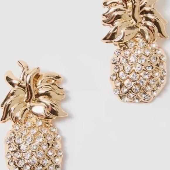 Lilly Pulitzer Jewelry - NWT Lilly Pulitzer Gold Crystal Pineapple Earrings